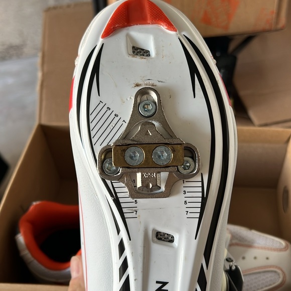 Peloton shoes size 41 with XPR cleats - Picture 2 of 5